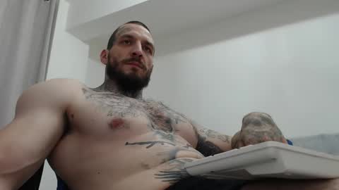 Snapshot of thebestmuscles chatting on November 28, 2025, 9:17 pm John online show from November 28, 2025, 9:17 pm