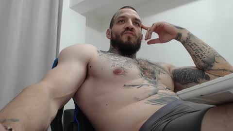 Snapshot of thebestmuscles chatting on December 1, 2025, 8:47 pm John online show from December 1, 2025, 8:47 pm