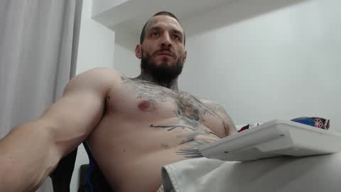 Snapshot of thebestmuscles chatting on December 2, 2025, 8:37 pm John online show from December 2, 2025, 8:37 pm