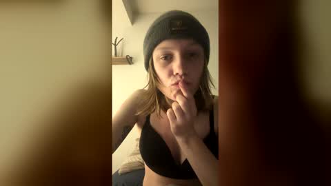 Snapshot of theborderline14 chatting on February 8, 2026, 9:13 am theborderline14 online show from February 8, 2026, 9:13 am