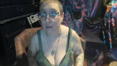 Snapshot of thecurvysiren chatting on January 6, 2025, 10:15 pm thecurvysiren online show from January 6, 2025, 10:15 pm