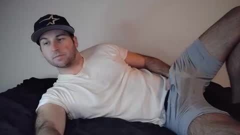 Snapshot of theetwohander chatting on December 4, 2025, 10:35 am Theetwohander online show from December 4, 2025, 10:35 am