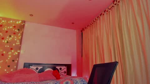 Snapshot of thegoldenbitch chatting on February 7, 2025, 2:08 am Goldie online show from February 7, 2025, 2:08 am