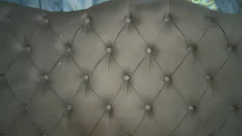 Elle  dont forget to folloW me and thumbs up online show from April 11, 2026, 1:48 pm