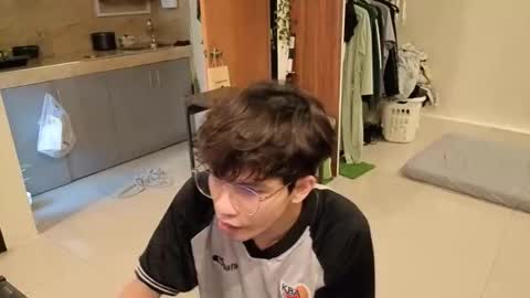 Snapshot of thegreenmagus chatting on December 23, 2025, 1:36 am Green online show from December 23, 2025, 1:36 am