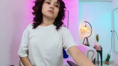 Theia  online show from December 22, 2024, 12:38 pm