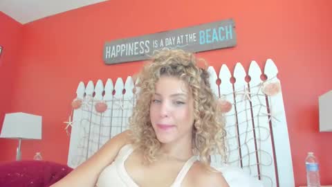 Snapshot of theislandgirl chatting on January 1, 2025, 5:55 pm Lily Marie online show from January 1, 2025, 5:55 pm