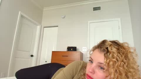 Snapshot of theislandgirl chatting on January 30, 2025, 7:48 pm Lily Marie online show from January 30, 2025, 7:48 pm