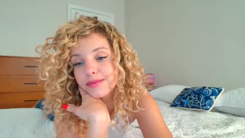 Snapshot of theislandgirl chatting on February 18, 2025, 10:14 pm Lily Marie online show from February 18, 2025, 10:14 pm