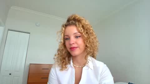 Snapshot of theislandgirl chatting on February 20, 2025, 7:08 pm Lily Marie online show from February 20, 2025, 7:08 pm