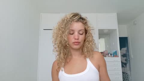 Lily Marie online show from June 1, 2026, 5:58 pm