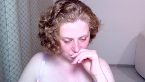 Ella online show from September 28, 2025, 7:41 pm