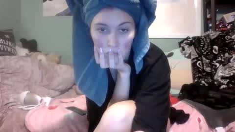 Little Bambii online show from December 15, 2024, 10:26 pm