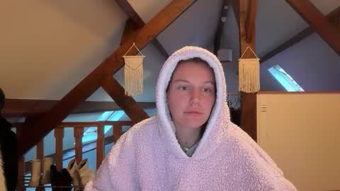 Snapshot of theofficialqueen chatting on April 12, 2026, 6:13 pm theofficialqueen online show from April 12, 2026, 6:13 pm