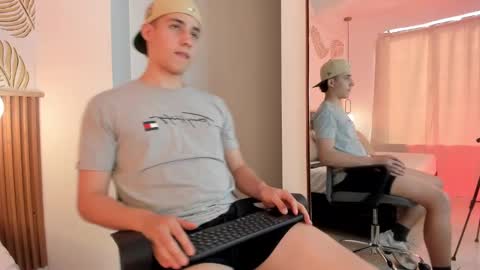 Snapshot of theohawke_ chatting on December 13, 2024, 8:04 pm THEO- MATEO online show from December 13, 2024, 8:04 pm