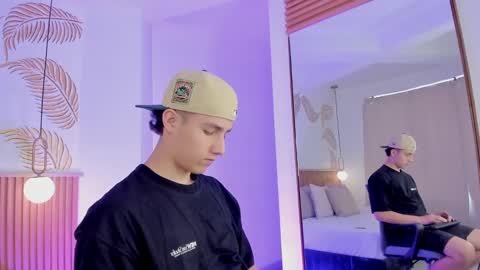 Snapshot of theohawke_ chatting on December 15, 2024, 1:32 pm THEO- MATEO online show from December 15, 2024, 1:32 pm