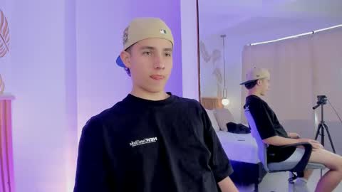 Snapshot of theohawke_ chatting on December 15, 2024, 4:37 pm THEO- MATEO online show from December 15, 2024, 4:37 pm