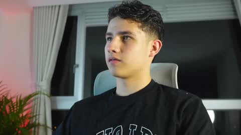 Snapshot of theohawke_ chatting on March 1, 2025, 11:47 pm THEO- MATEO online show from March 1, 2025, 11:47 pm