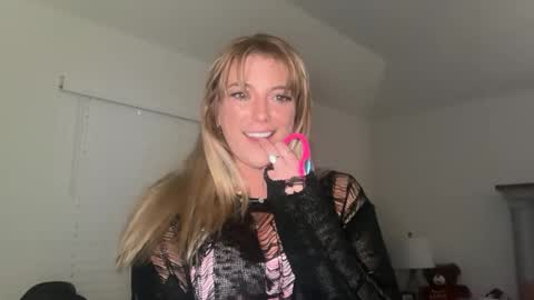 Ava online show from December 17, 2025, 9:04 am