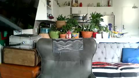 Snapshot of theoutfitter chatting on February 14, 2025, 10:04 pm MISTERPOWERS online show from February 14, 2025, 10:04 pm