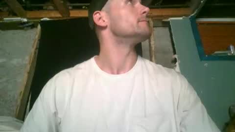 Snapshot of theoutfitter chatting on November 10, 2025, 5:28 am MISTERPOWERS online show from November 10, 2025, 5:28 am