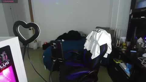 Snapshot of thepluglove chatting on September 15, 2025, 4:01 am The Plug Love Friends online show from September 15, 2025, 4:01 am