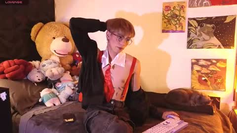 Snapshot of theprince_red chatting on April 18, 2026, 8:42 pm Matt independent model online show from April 18, 2026, 8:42 pm