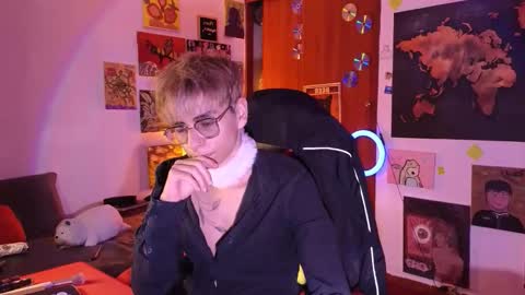 Snapshot of theprince_red chatting on May 2, 2026, 8:58 pm Matt independent model online show from May 2, 2026, 8:58 pm