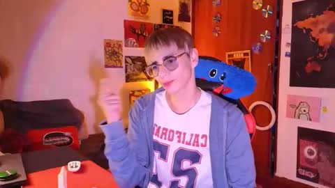 Snapshot of theprince_red chatting on May 5, 2026, 8:28 pm Matt independent model online show from May 5, 2026, 8:28 pm