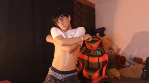 Snapshot of theprince_red chatting on May 11, 2026, 9:34 pm Matt independent model online show from May 11, 2026, 9:34 pm