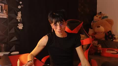 Snapshot of theprince_red chatting on May 12, 2026, 8:28 pm Matt independent model online show from May 12, 2026, 8:28 pm