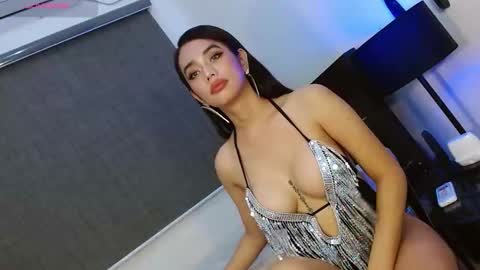 Snapshot of thequeenofsexx chatting on January 26, 2025, 1:36 pm Amber DONT FORGET TO FOLLOW ME AND THUMBS UP online show from January 26, 2025, 1:36 pm