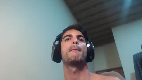 Snapshot of therazhanen chatting on February 9, 2025, 4:46 am Santiago Enrique online show from February 9, 2025, 4:46 am