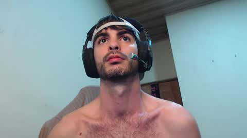 Snapshot of therazhanen chatting on November 18, 2025, 6:07 am Santiago Enrique online show from November 18, 2025, 6:07 am