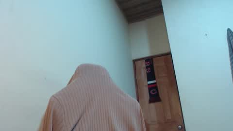 Snapshot of therazhanen chatting on December 3, 2025, 5:59 am Santiago Enrique online show from December 3, 2025, 5:59 am