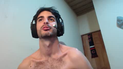 Snapshot of therazhanen chatting on December 4, 2025, 5:06 am Santiago Enrique online show from December 4, 2025, 5:06 am