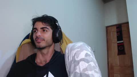 Snapshot of therazhanen chatting on April 23, 2026, 3:52 am Santiago Enrique online show from April 23, 2026, 3:52 am