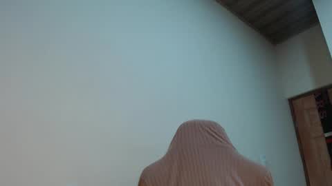 Snapshot of therazhanen chatting on May 2, 2026, 4:06 am Santiago Enrique online show from May 2, 2026, 4:06 am