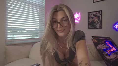 therosiecheeks online show from March 27, 2026, 11:37 pm