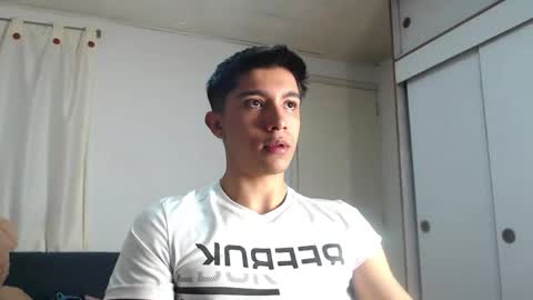 thesaint_xxx online show from March 12, 2026, 4:51 am
