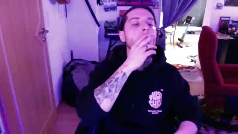 Snapshot of theshowercock chatting on December 16, 2025, 11:26 am theshowercock online show from December 16, 2025, 11:26 am