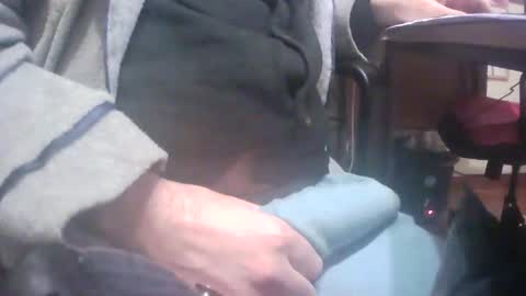 Snapshot of thesixpack_ chatting on February 11, 2026, 12:26 am thesixpack_ online show from February 11, 2026, 12:26 am