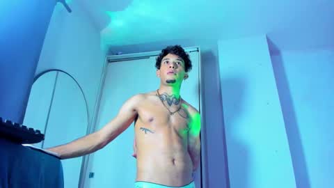 theskinny8inch_ online show from March 7, 2025, 9:51 am