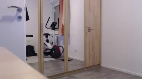 Snapshot of theskylake1 chatting on December 16, 2025, 4:45 pm theskylake1 online show from December 16, 2025, 4:45 pm