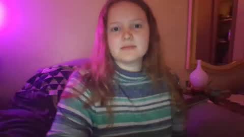 thestrawberrycreme online show from December 20, 2024, 5:18 pm