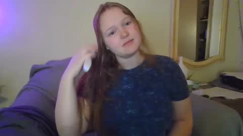 thestrawberrycreme online show from December 23, 2024, 2:50 pm