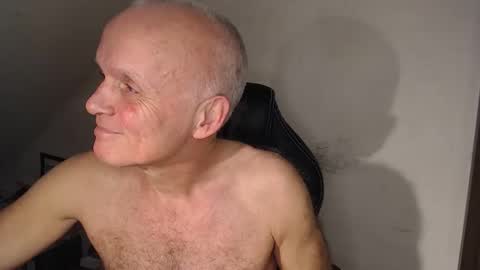 NudeDJ online show from December 3, 2025, 10:46 am