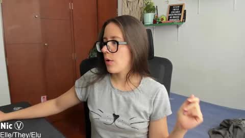 Nicole online show from October 3, 2025, 2:14 pm