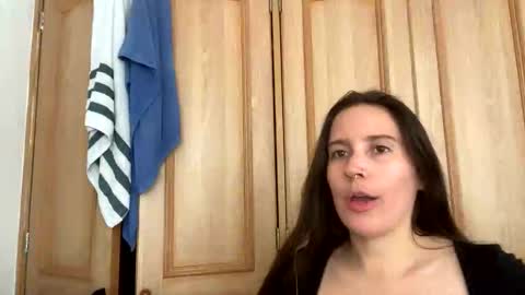 Nicole online show from October 18, 2025, 5:57 pm