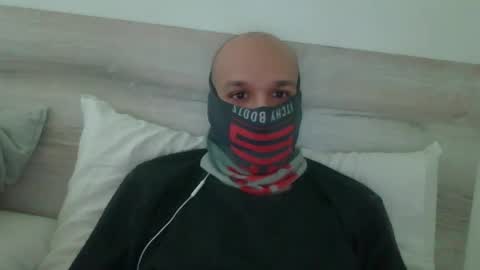 Scarf guy online show from December 18, 2024, 3:11 pm